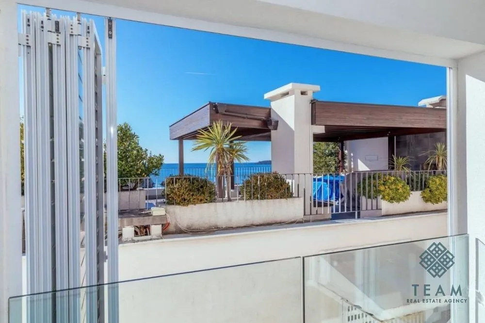 Rent, three bedroom apartment, 72m², Pržno, Budva