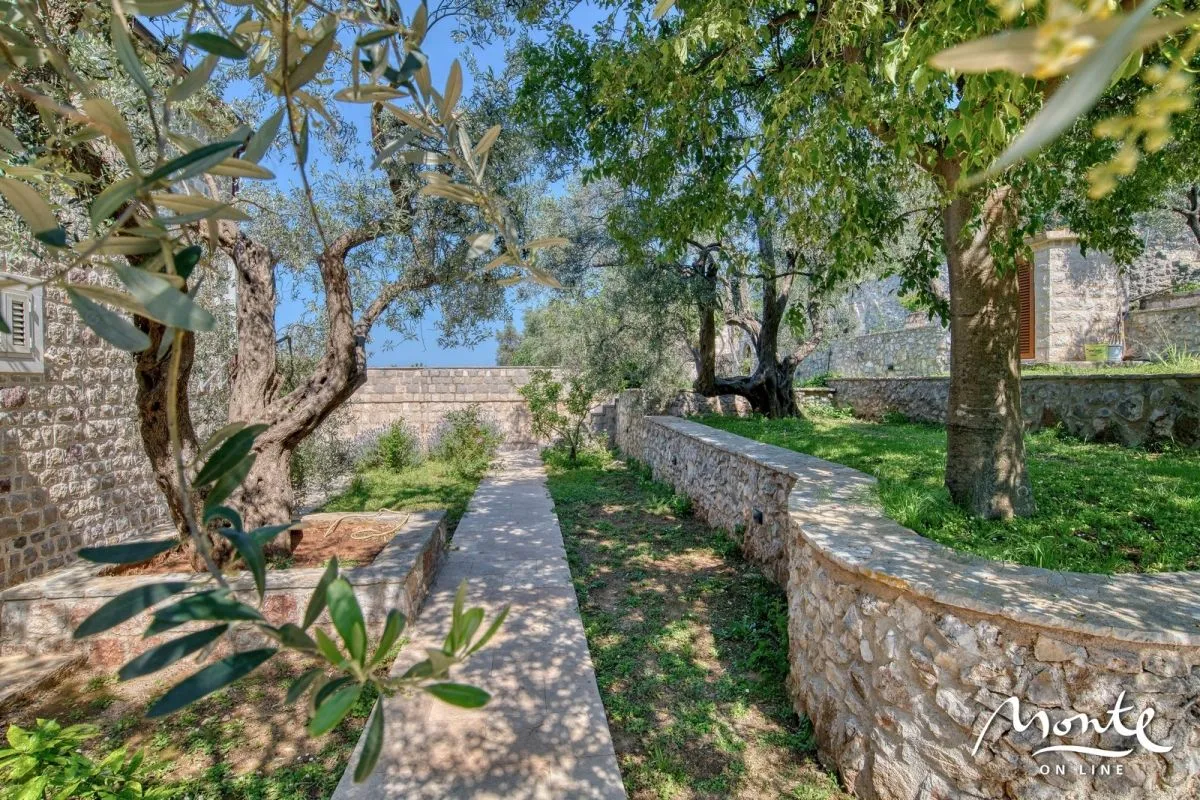 Sale, house, 480m², Reževići, Budva