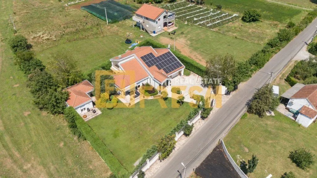 Prodaja, kuća, 304m², Kokoti, Podgorica