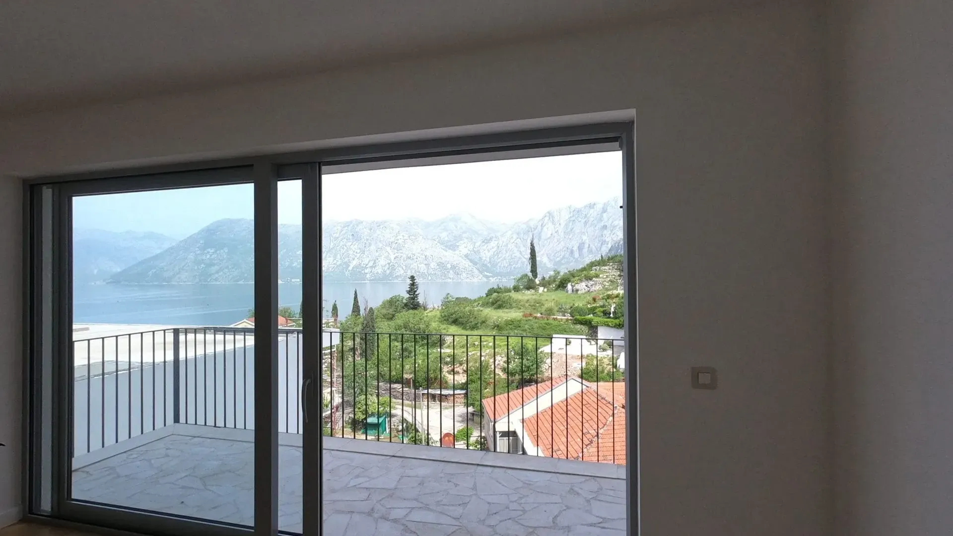 Sale, apartment, 78m², Dobrota, Kotor