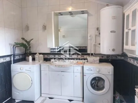 Izdavanje, četvorosoban stan, 140m², Savski Venac, Beograd - image 20