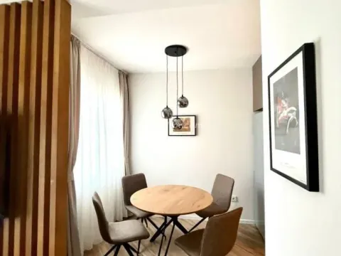 Rent, two bedroom apartment, 60m², Tivat, Crna Gora - image 9