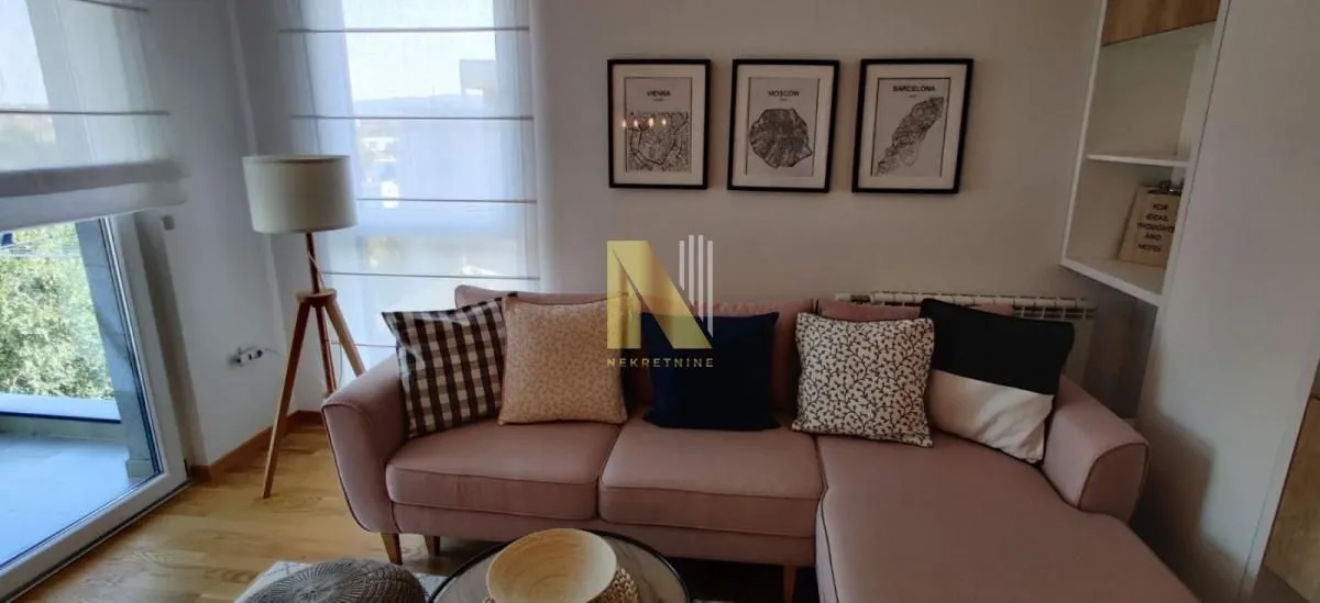 Izdavanje, jednosoban stan, 37m², Adamovićevo Naselje, Novi Sad Sve Podlokacije