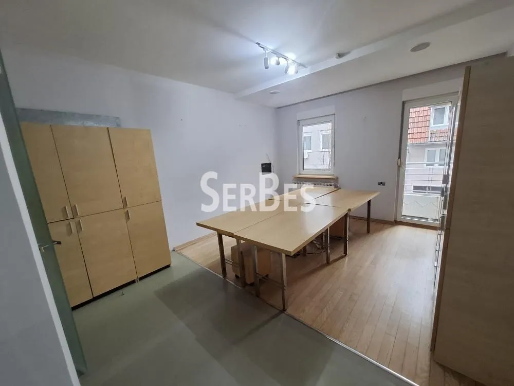 Rent, office space, 254m², Bulevar Oslobodjenja, Novi Sad Sve Podlokacije