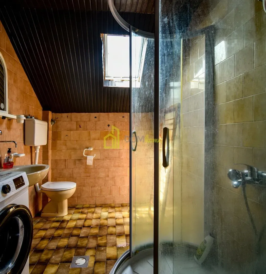 Sale, house, 370m², Tološi, Podgorica