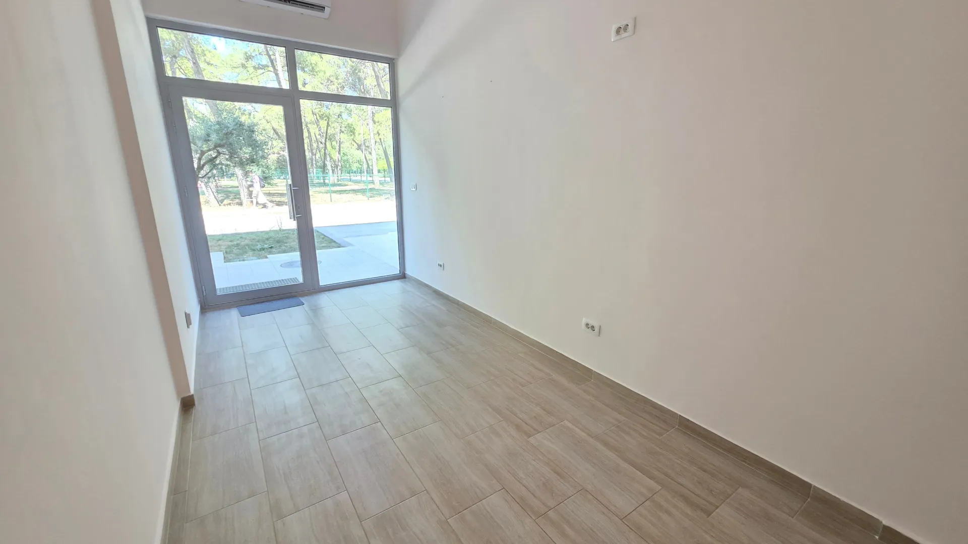Rent, office space, 58m², Tološka šuma, Podgorica