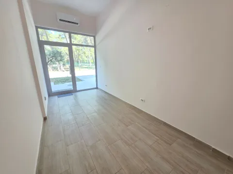 Izdavanje, poslovni prostor, 58m², Tološka šuma, Podgorica - image 12