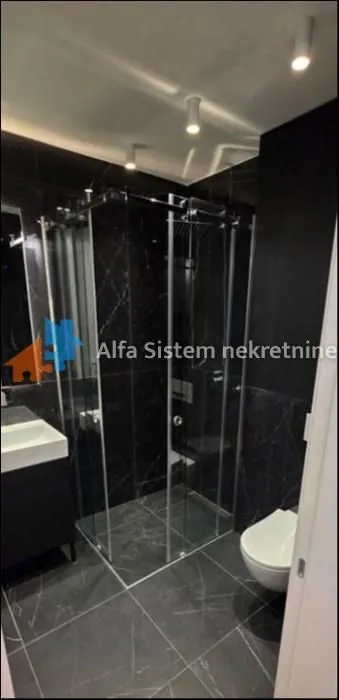 Izdavanje, trosoban stan, 95m², Savski Venac, Beograd