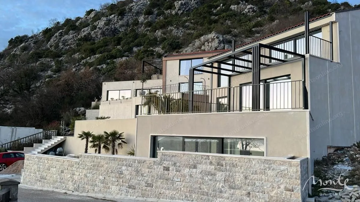 Sale, house, 330m², Kuljače, Budva