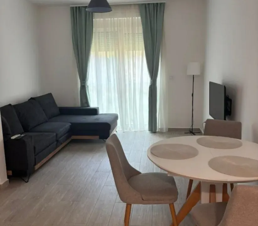 Izdavanje, garsonjera, 33m², Bečići, Budva
