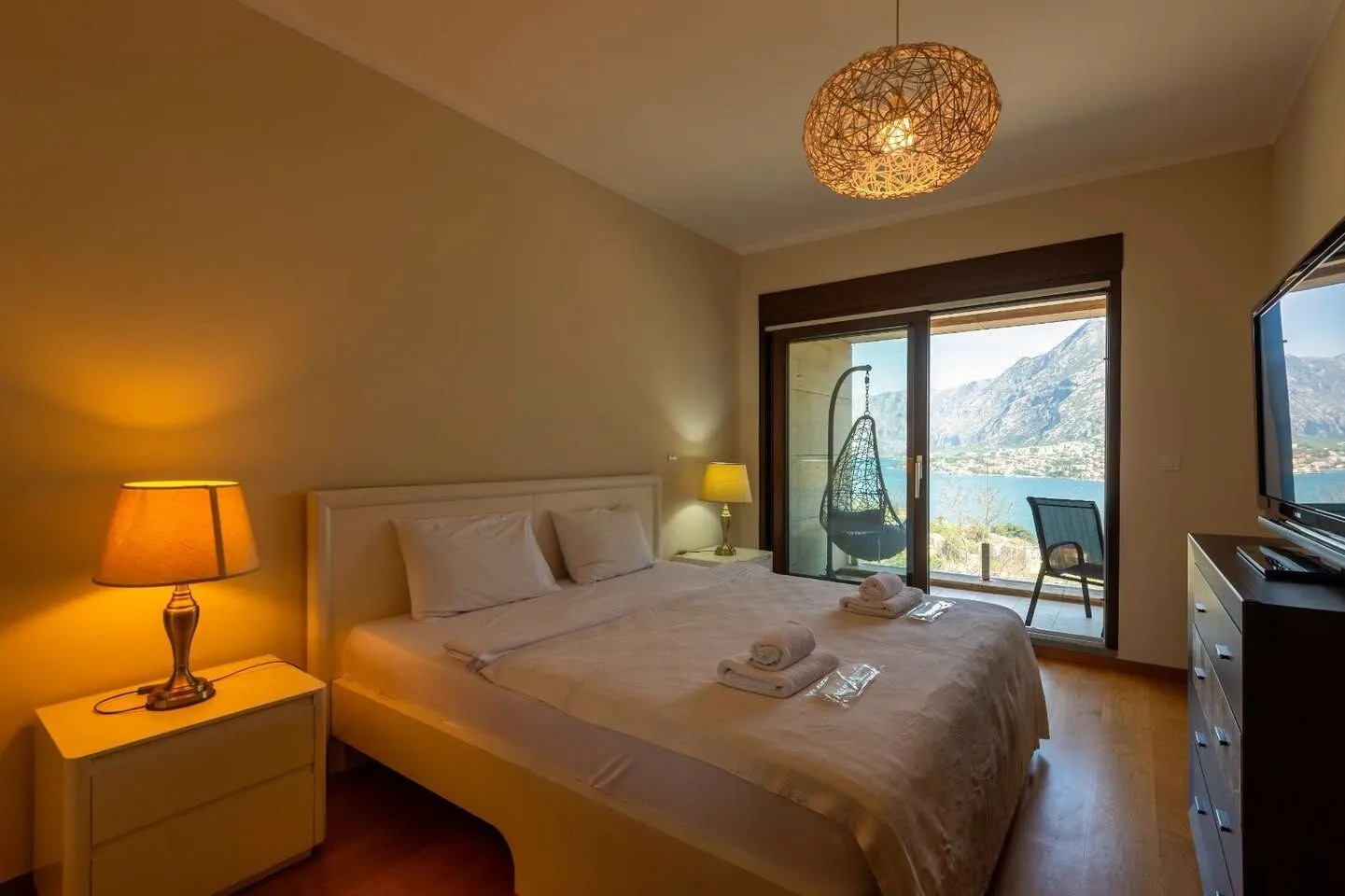 Rent, three bedroom apartment, 141m², Škaljari, Kotor