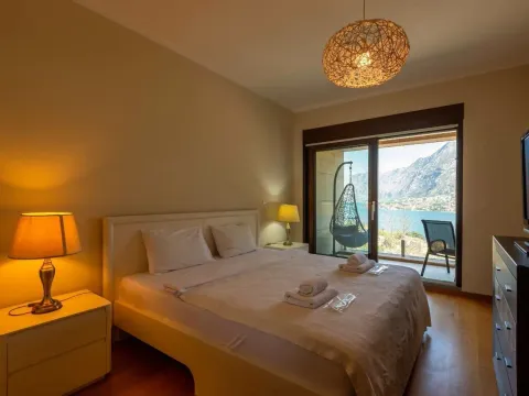 Rent, three bedroom apartment, 141m², Škaljari, Kotor - image 4