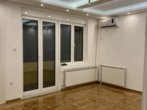 Izdavanje, trosoban stan, 68m², Centar, Niš