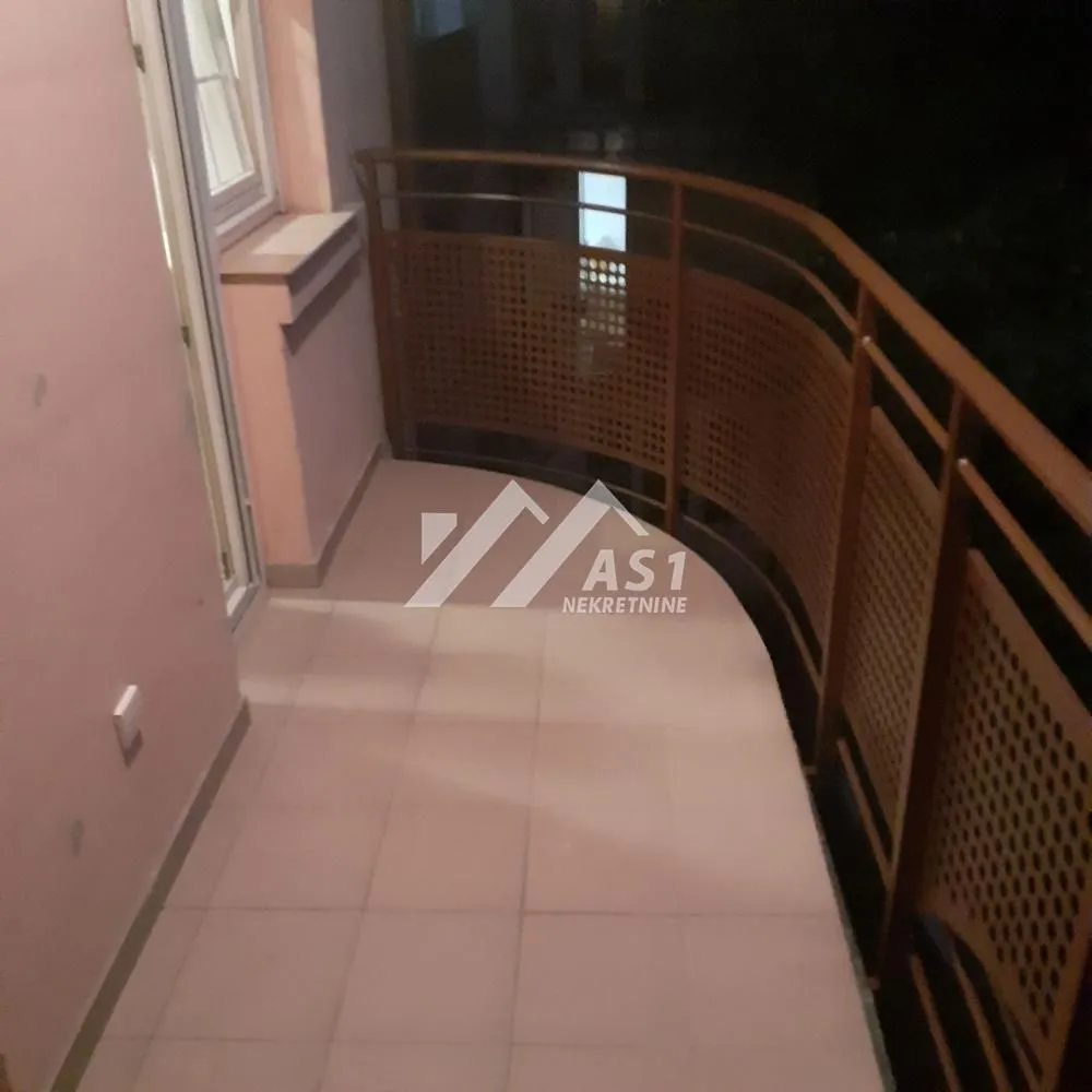 Izdavanje, dvosoban stan, 44m², Centar, Novi Sad