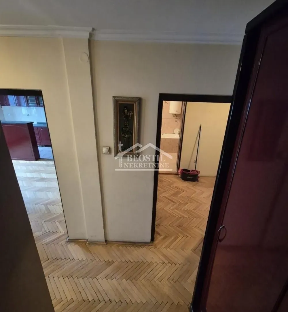Prodaja, četvorosoban stan, 99m², Palata Pravde, Beograd
