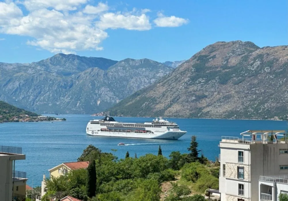 Prodaja, dvosoban stan, 62m², Dobrota, Kotor