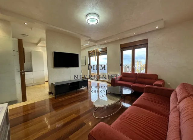 Rent, four bedroom apartment, 130m², Centar, Podgorica