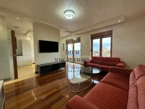 Izdavanje, četvorosoban stan, 130m², Centar, Podgorica - image 12