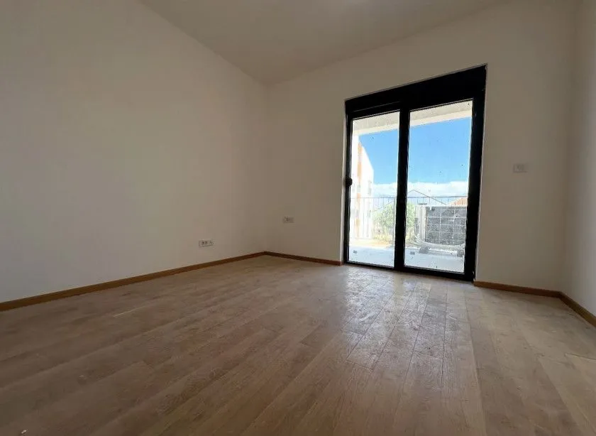 Prodaja, dvosoban stan, 76m², Gornja Gorica, Podgorica
