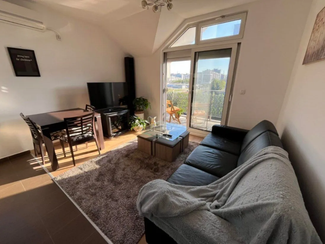 Izdavanje, dvosoban stan, 60m², Dalmatinska ulica, Podgorica