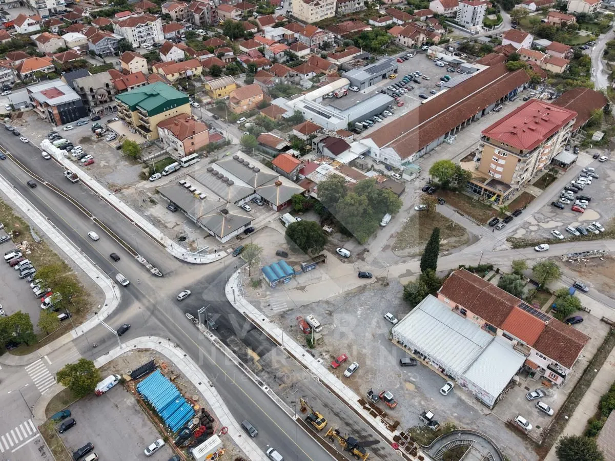 Aerial view of the location surroundings and the road.
