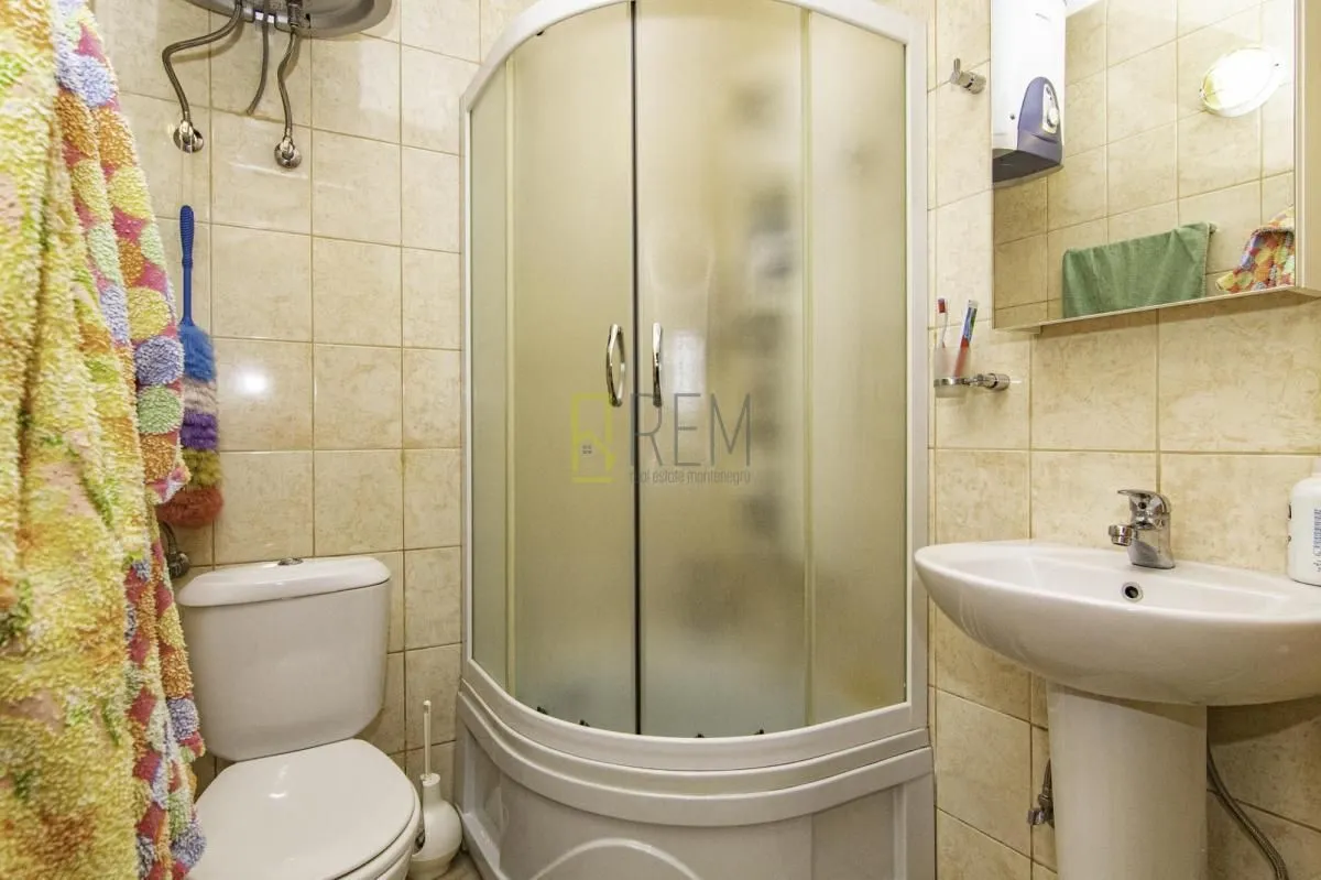 Prodaja, kuća, 400m², Danilovgrad, Crna Gora