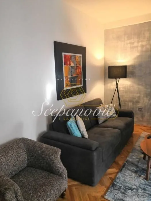 Izdavanje, dvosoban stan, 64m², Centar, Novi Sad