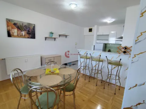 Izdavanje, trosoban stan, 90m², Centar, Subotica - image 5