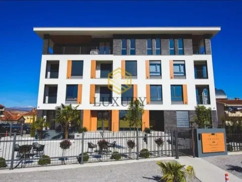 Izdavanje, jednosoban stan, 40m², City Kvart, Podgorica - image 1
