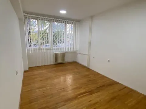 Izdavanje, poslovni prostor, 60m², Čukarica, Beograd - image 7