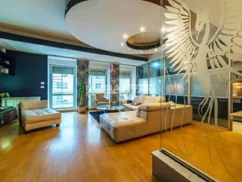 Izdavanje, četvorosoban stan, 131m², Vukov Spomenik, Zvezdara Sve Podlokacije