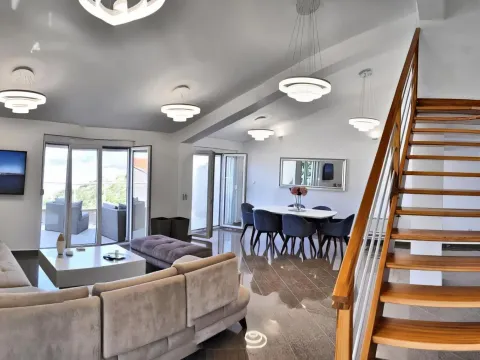 Izdavanje, trosoban stan, 150m², Pržno, Budva - image 8