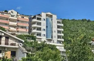 Izdavanje, trosoban stan, 100m², Golubovina, Budva