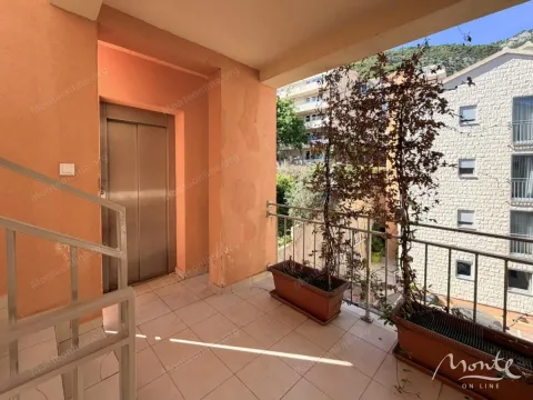 Sale, two bedroom apartment, 85m², Petrovac, Budva - image 12