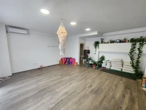 Izdavanje, poslovni prostor, 38m², Centar, Budva - image 2