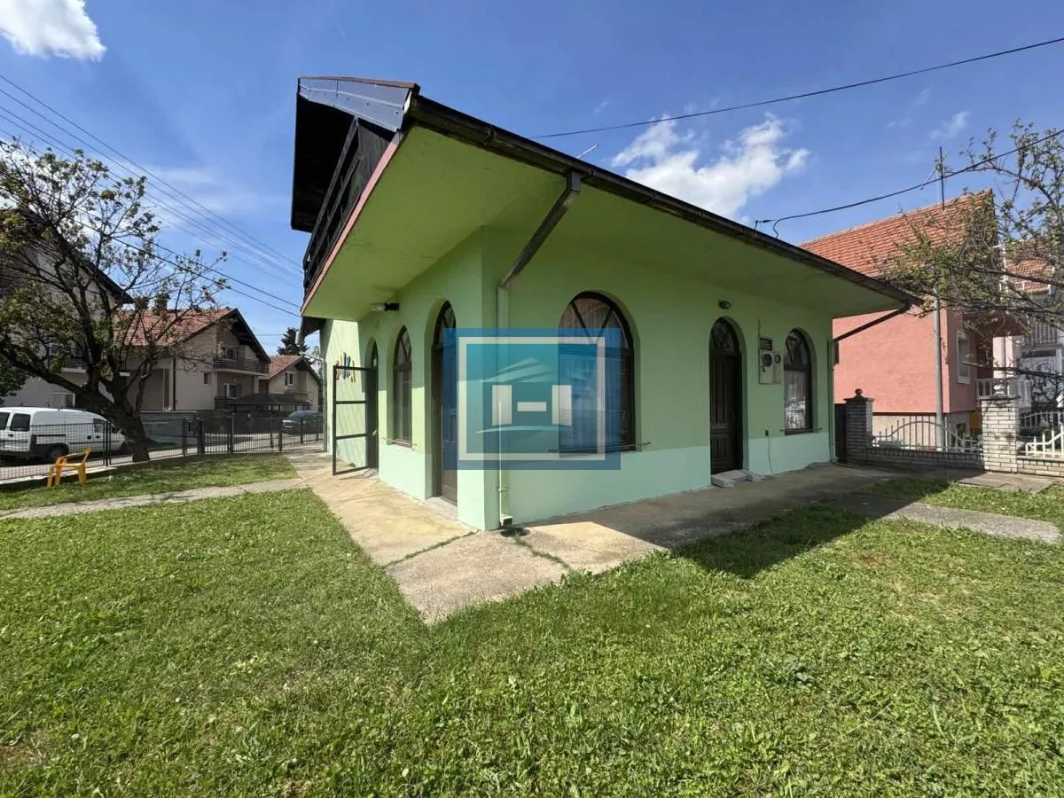 Rent, office space, 84m², Ćuprija, Srbija
