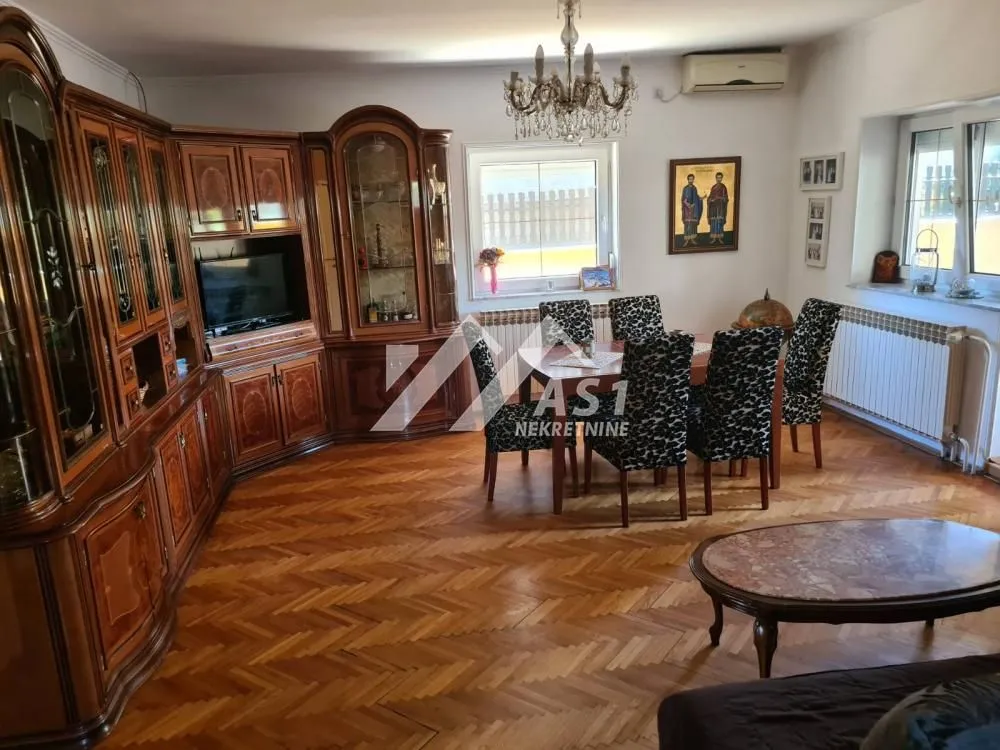 Izdavanje, kuća, 220m², Sremski Karlovci, Novi Sad