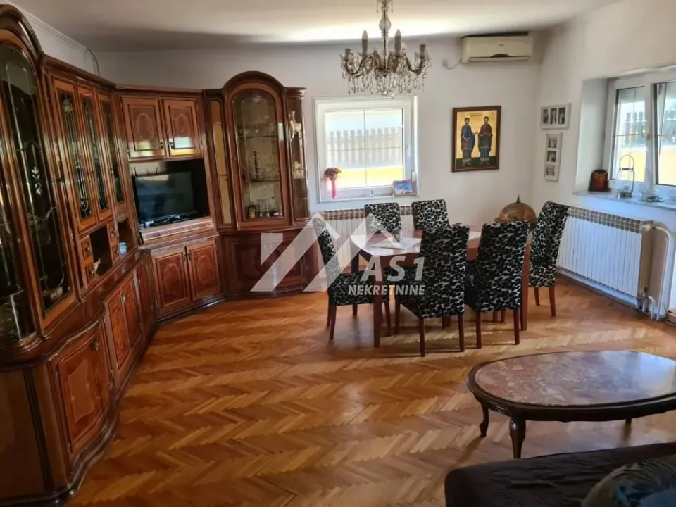 Rent, house, 220m², Sremski Karlovci, Novi Sad