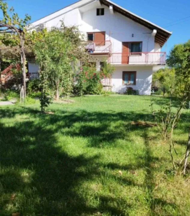 Rent, three bedroom apartment, 250m², Tološi, Podgorica