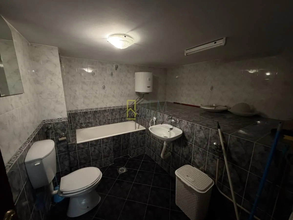 Bathroom with a bathtub, sink, and toilet.