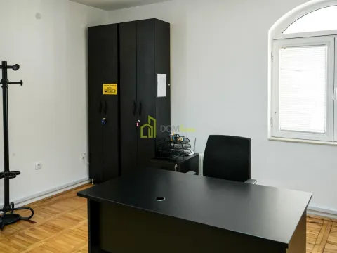 Izdavanje, poslovni prostor, 140m², Centar, Podgorica - image 7