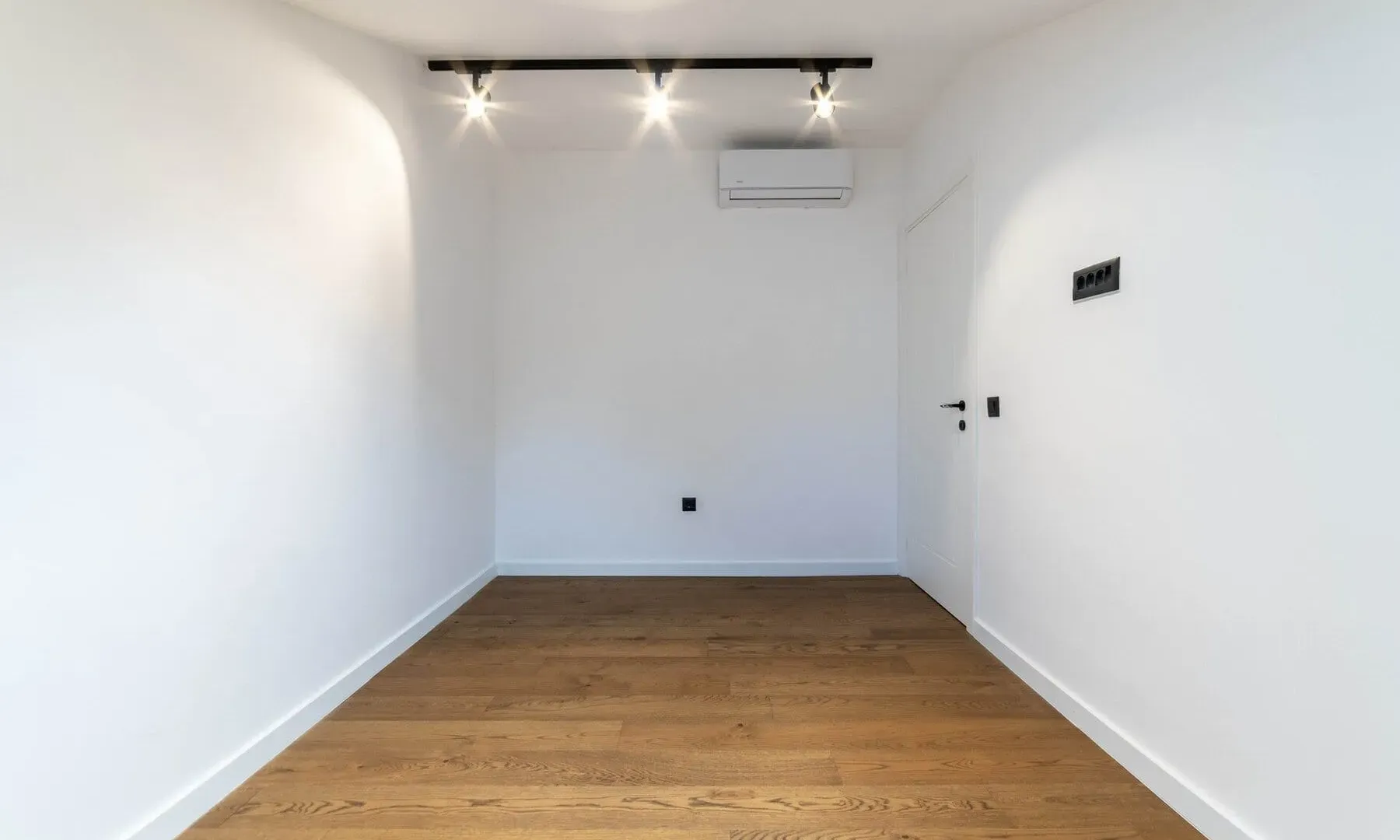 Prodaja, dvosoban stan, 66m², Centar, Tivat
