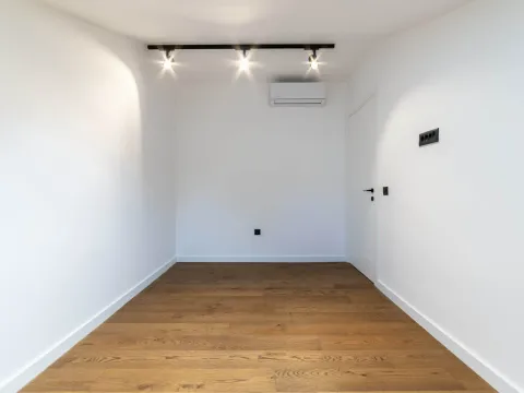 Prodaja, dvosoban stan, 66m², Centar, Tivat - image 11