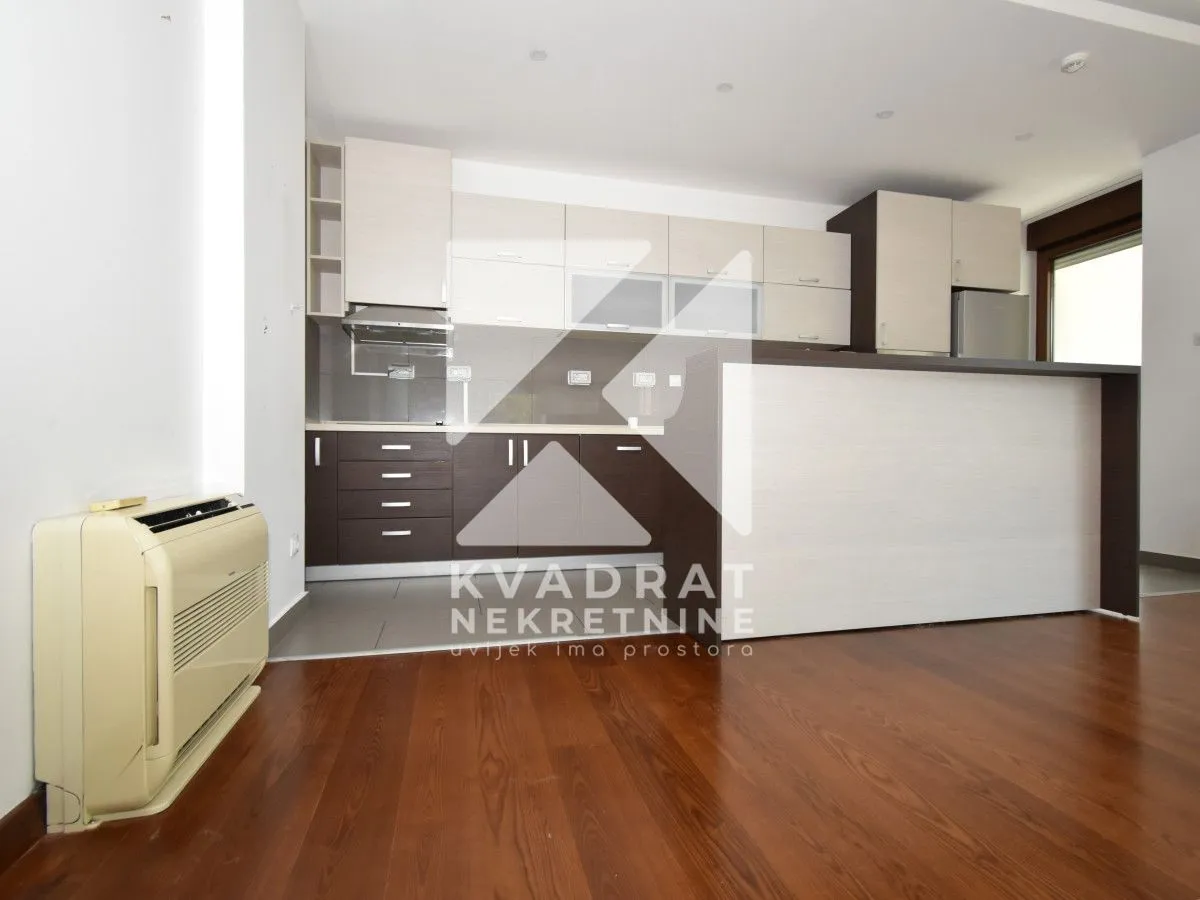 Izdavanje, četvorosoban stan, 230m², Kruševac, Podgorica
