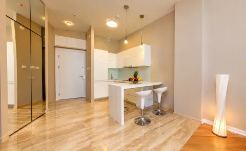 Modern kitchen with a breakfast bar and bar stools. - image 6