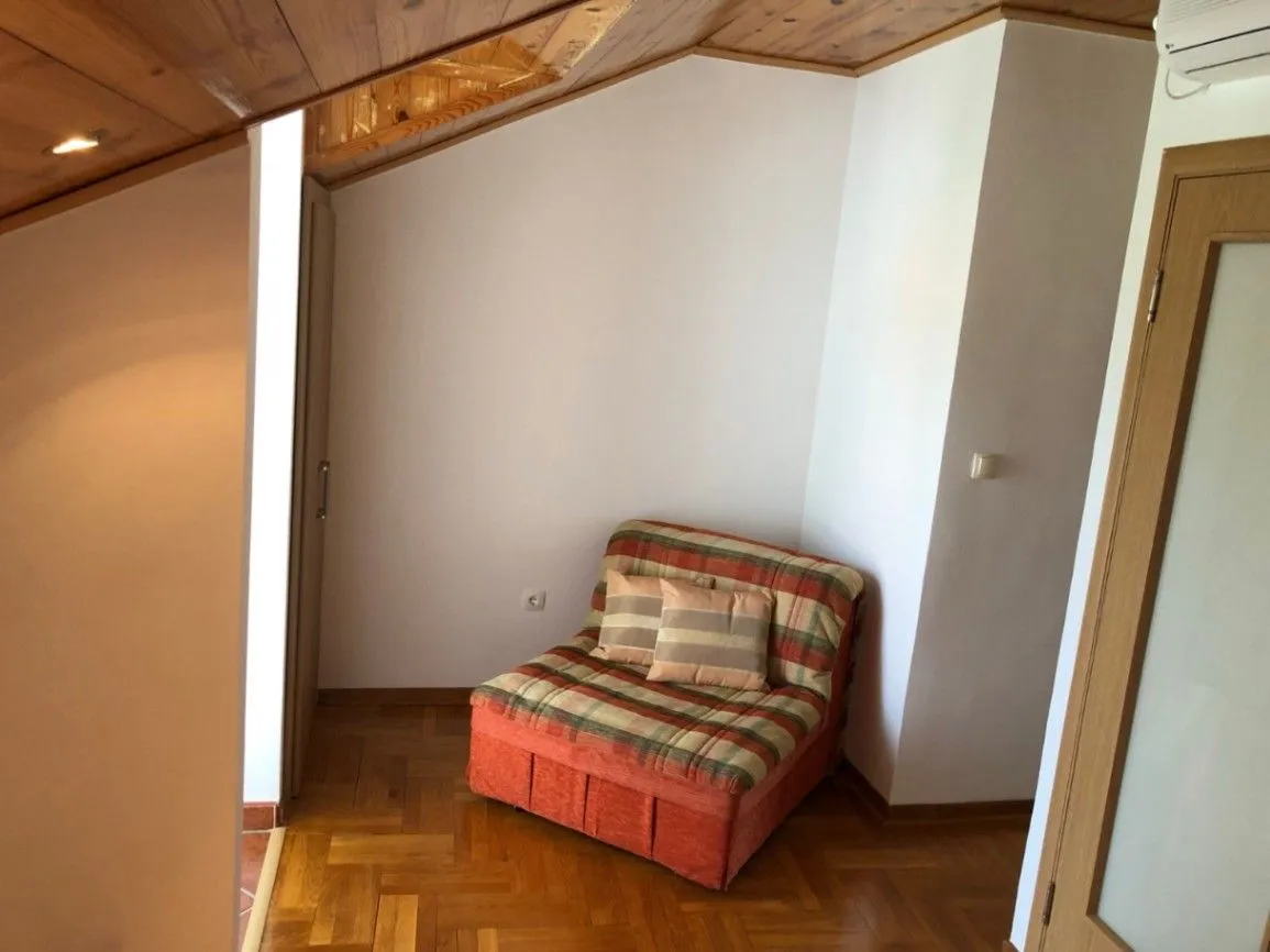 Rent, house, 80m², Centar, Cetinje