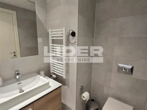 Izdavanje, trosoban stan, 86m², Savski Venac, Beograd - image 8