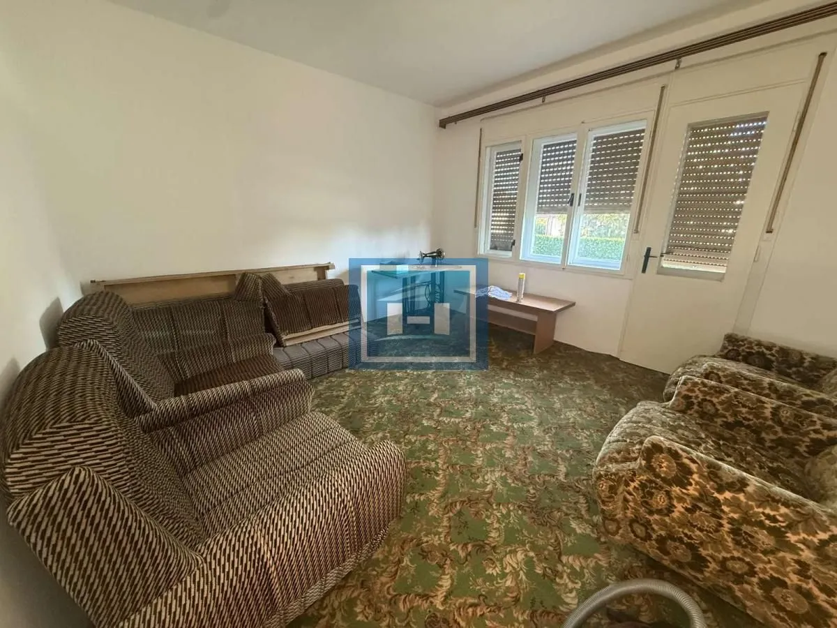 Living room with seating furniture and a window.