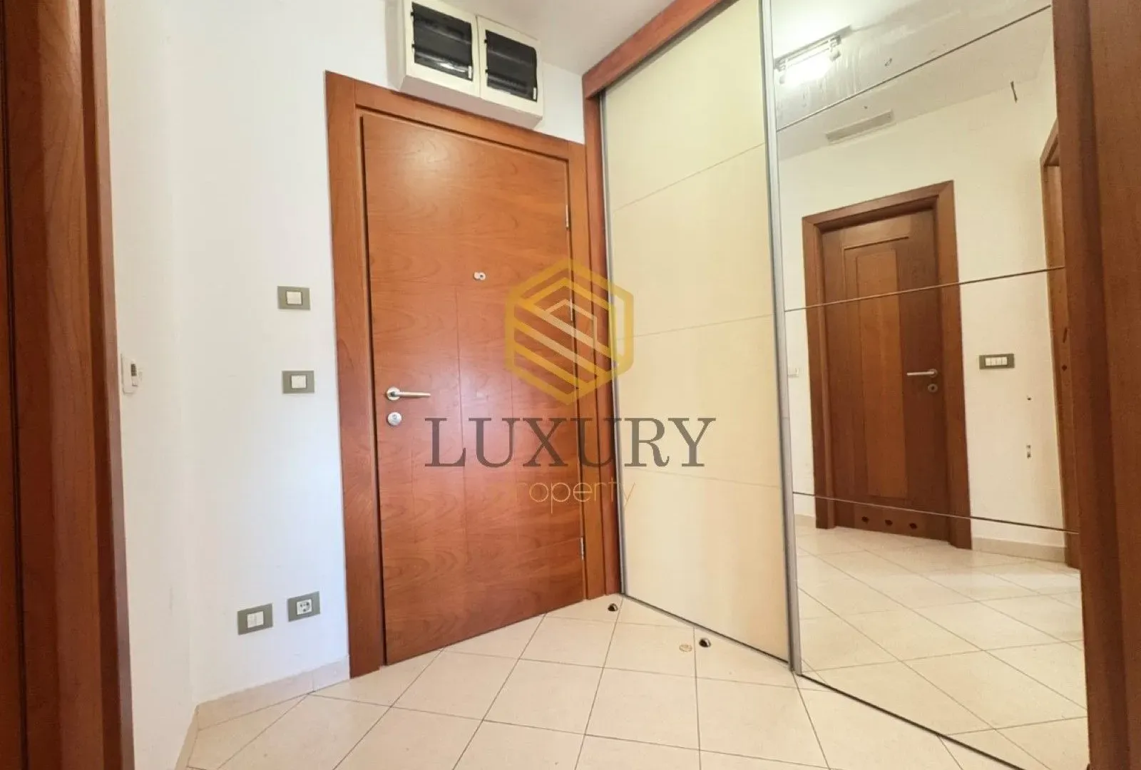 Izdavanje, jednosoban stan, 40m², Preko Morače, Podgorica
