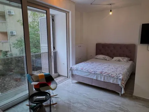 Izdavanje, garsonjera, 30m², Rafailovići, Budva - image 1